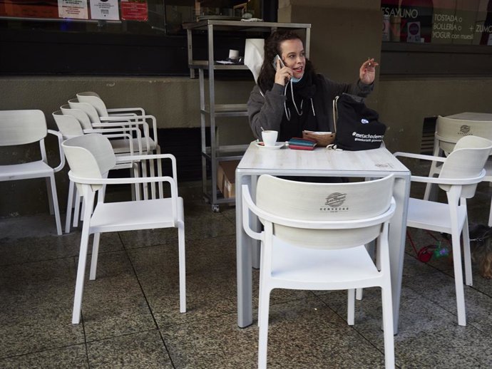Terrasses en un bar de Pamplona, Navarra (Espanya), a 17 de desembre de 2020. Navarra reobre avui l'interior dels locals d'hostaleria amb aforament al 30% després de gairebé dos mesos de tancament per les restriccions enfront del Covid-19.