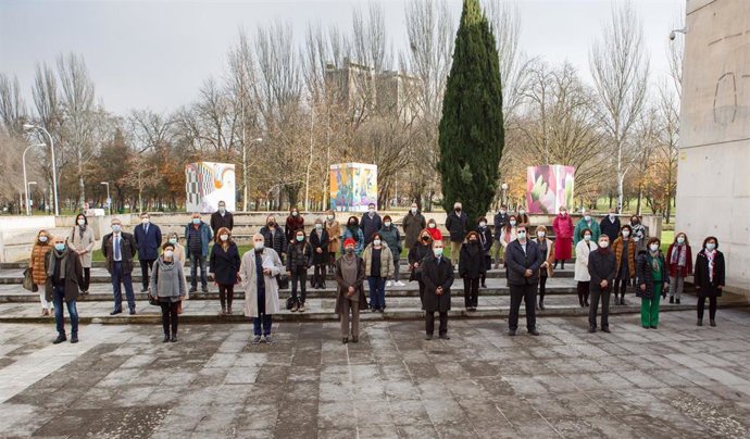 Foto de grupo del acto de homenaje a profesionales sanitarios de Navarra.