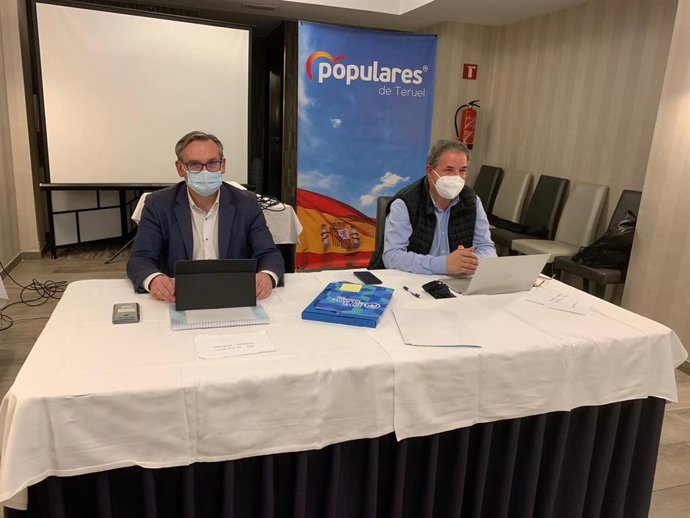 Miembros de la Junta Directiva del PP Teruel en rueda  de prensa