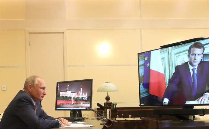 26 June 2020, Russia, Moscow: Russian President Vladimir Putin holds a videoconference meeting with French President Emmanuel Macron. Photo: -/Kremlin/dpa - ATTENTION: editorial use only and only if the credit mentioned above is referenced in full
