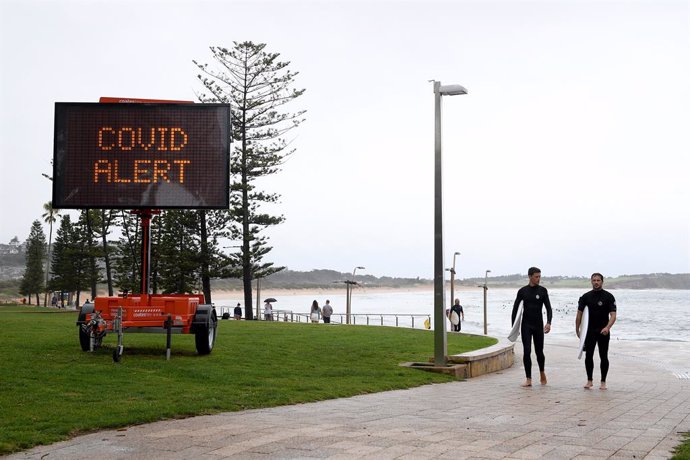 19 December 2020, Australia, Sydney: Public health messaging is seen on temporary signage at Dee Why on Sydney's northern beaches. Sydney's northern beaches will enter lockdown from Saturday evening as the coronavirus outbreak in the area grows to 40 ca