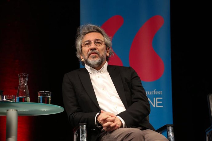 Can Dundar en la apertura de un acto en Colonia