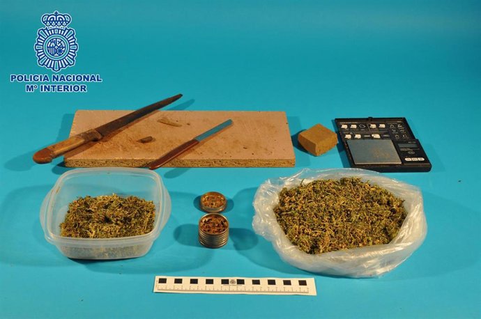 La Policía Nacional desarticula en Puertollano un punto de venta de droga en Puertollano y logra detener a dos traficantes.