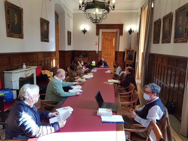 Reunión del jurado.