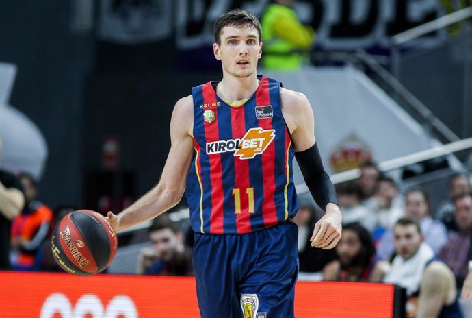 El Baskonia voltea al ALBA y sigue aspirando a los 'playoffs'