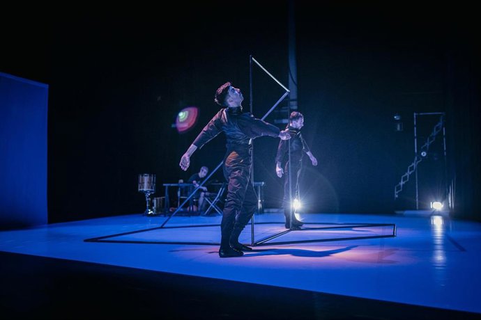 Concavo Convexo' del grupo Led Silhouette