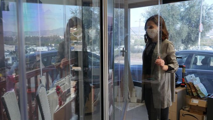 La malagueña Claroflex, presente en más de 60 países, lleva al sudeste asiático sus cerramientos de cristal