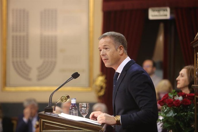 El portavoz del PSOE en el Senado, Ander Gil, en un acto en el Senado de reconocimiento a los exiliados republicanos durante la Guerra Civil y el franquismo.