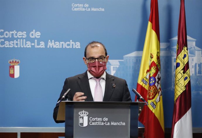 El presidente de las Cortes, Pablo Bellido, en rueda de prensa