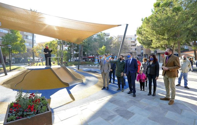 Ballesta, en la inauguración del jardín Pintor Pedro Flores