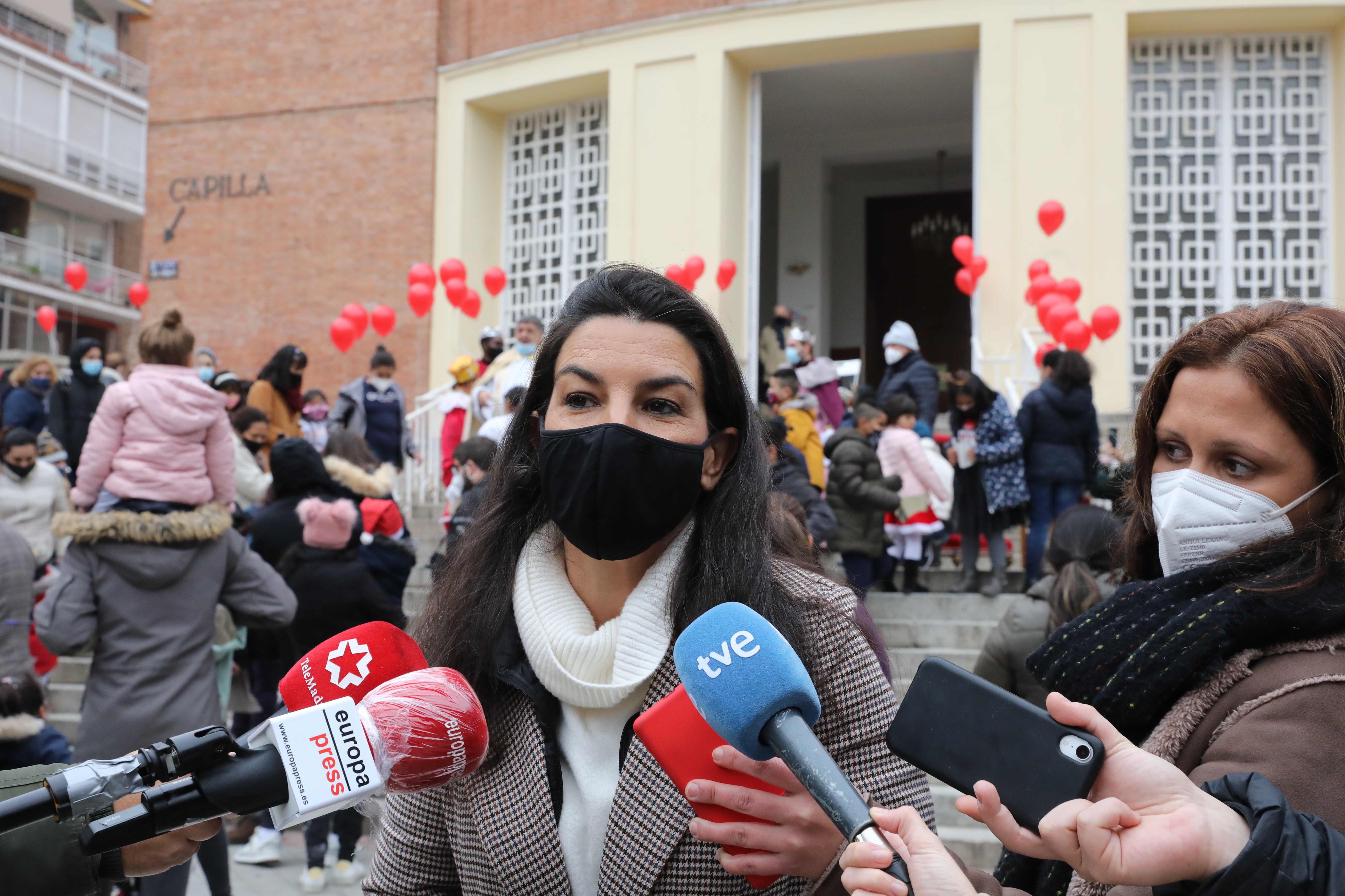 La portavoz de Vox en la Asamblea de Madrid, Rocío Monasterio, durante la llegada de los Reyes Magos a la Parroquia de Santa María Micaela y San Enrique, en Madrid (España), a 23 de diciembre de 2020