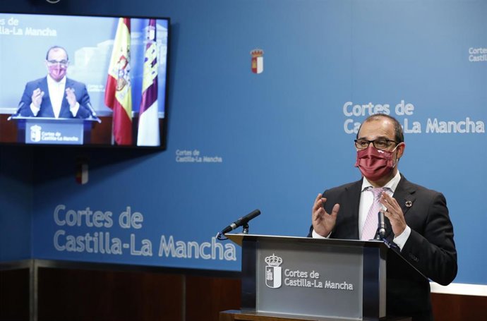 El presidente de las Cortes, Pablo Bellido, en rueda de prensa