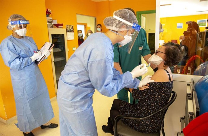 Simulacro de vacunación contra el coronavirus en el CAD de Cueto