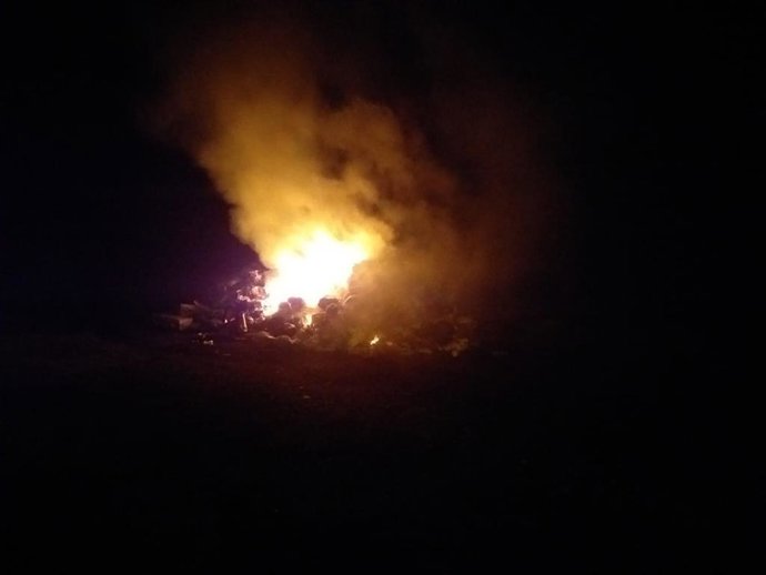 Incendio en un camión de basura.