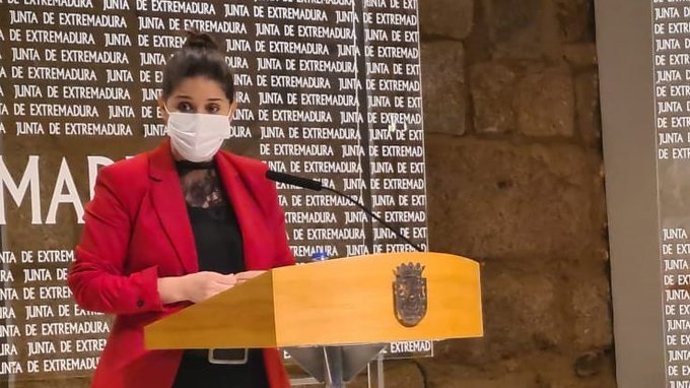 Isabel Gil Rosiña, en la rueda de prensa.