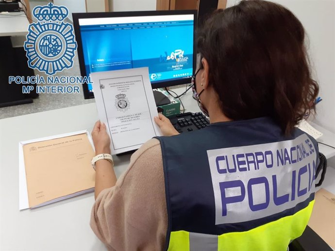 Una investigadora de la Policía Nacional