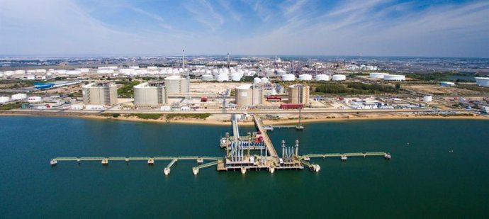 Panorámica del Puerto de Huelva en la zona donde se sitúa Enagas.