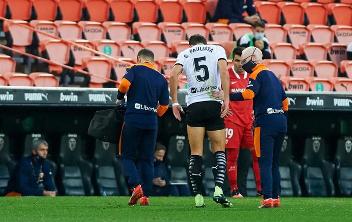 Gabriel Paulista se lesiona en el Valencia - Sevilla