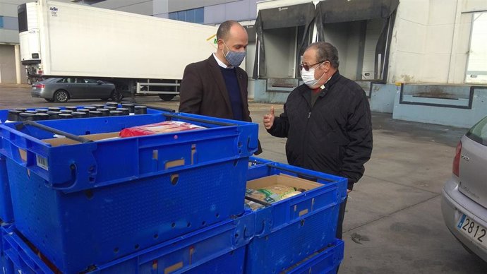 El Banco de Alimentos de Ciudad Real recibe una donación para 24 familias del aspirante al Nobel de la Paz, Ray Cazorla