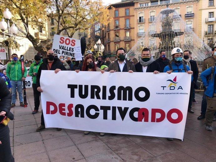 Representantes de VOX han participado en la manifestación que ha tenido lugar en Huesca
