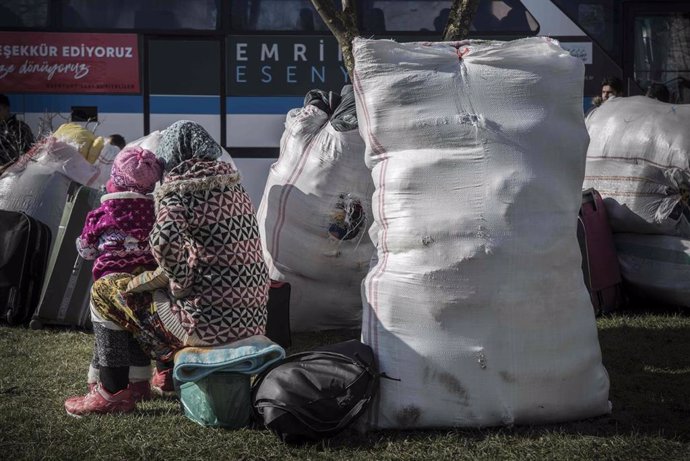 Una refugiada siria y su hija en la ciudad de Estambul, en el noroeste de Turquía