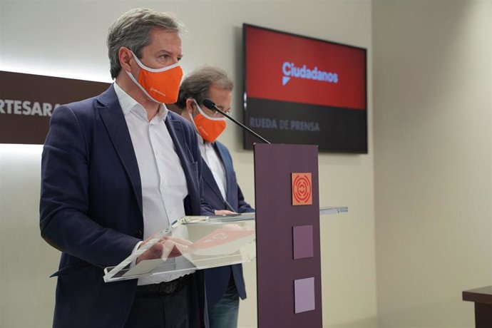 El líder de Cs Aragón, Daniel García Calvo, y el diputado del mismo partido José Luis Saz.