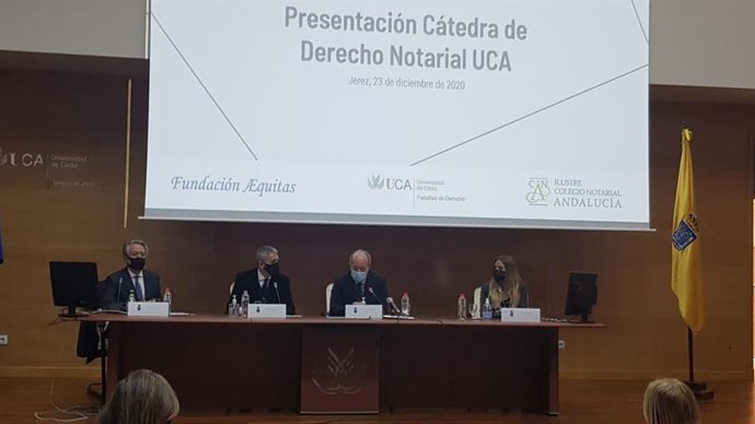 El ministro de Justicia, Juan Carlos Campo, participa en la presentación de la Cátedra de Derecho Notarial de la Universidad de Cádiz.