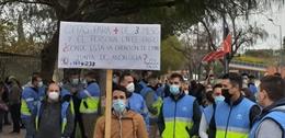 Imagen de la concentración este miércoles de trabajadores de Veiasa, convocados por UGT ante Torre Triana, sede de la Consejería de Hacienda.