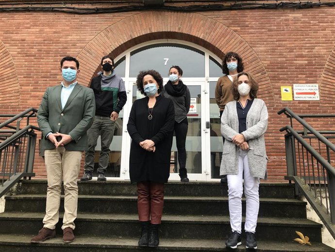 La consejera Maeztu y representantes de UGT, LAB y ANEIS