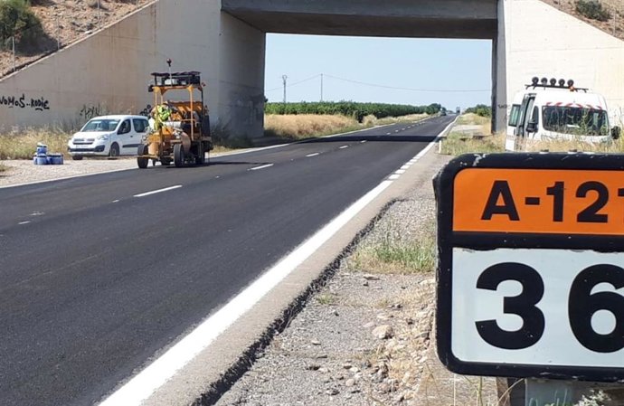 El Gobierno de Aragón impulsa la mejora del firme en la carretera entre Ricla y Fuendejalón.