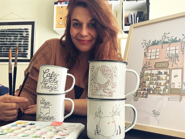 Ana, albaceteña afincada en Murcia, lleva años repartiendo su arte bajo la marca Viana Ilustración