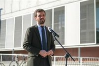 Casado pide al Gobierno "certidumbre" en el calendario y en el reparto de las vacunas a las CCAA