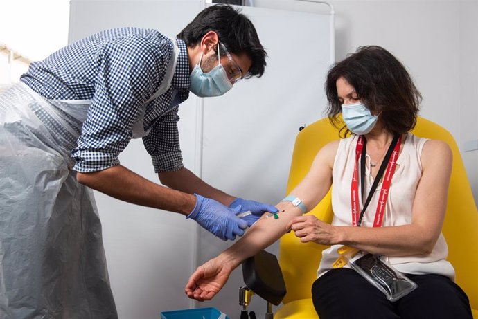 HANDOUT - 23 November 2020, England, Oxford: An undated photo shows a health worker injecting a volunteer with the coronavirus vaccine developed by AstraZeneca and Oxford University.