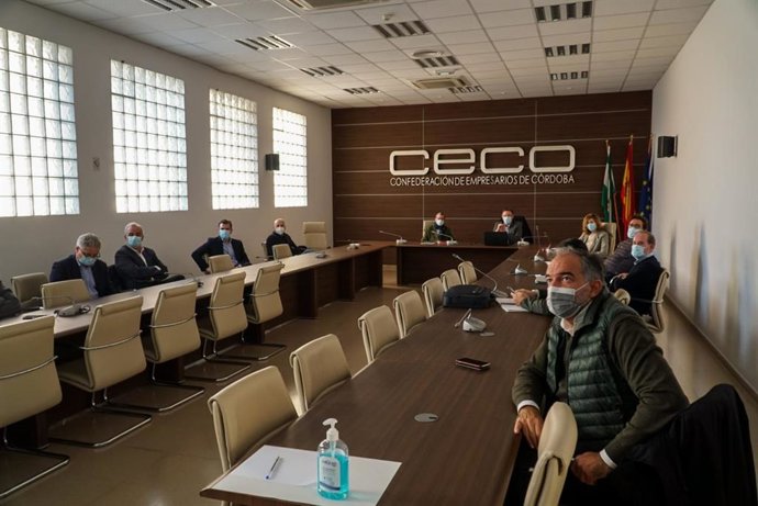 Directiva de la Asociación de Organizadores de Congresos (AOC) de Córdoba en una reunión.