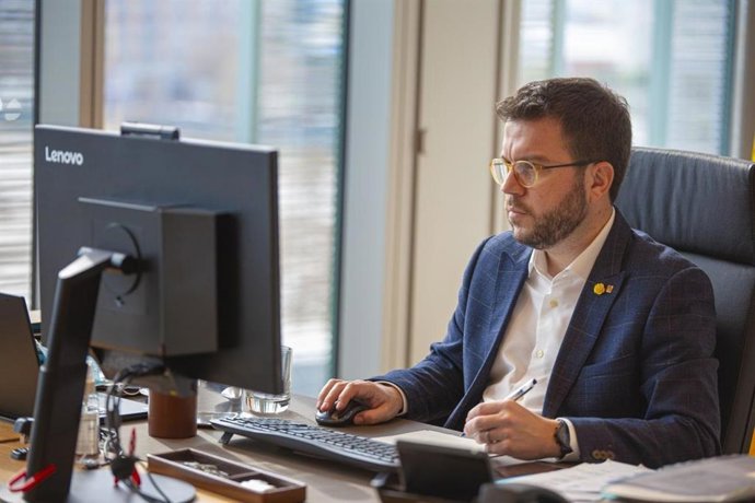 El vicepresident de la Generalitat, Pere Aragons, en una reunió telemtica amb alcaldes de la Cerdanya (Girona).