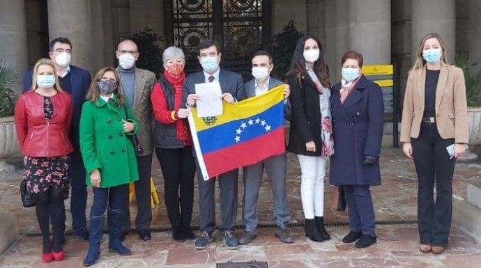 El grupo municipal de Cs en Valncia con representantes de la comunidad venezolana en la ciudad
