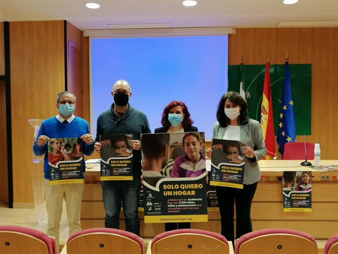 Presentación de la nueva campaña 'Solo quiero un hogar' en Huelva.