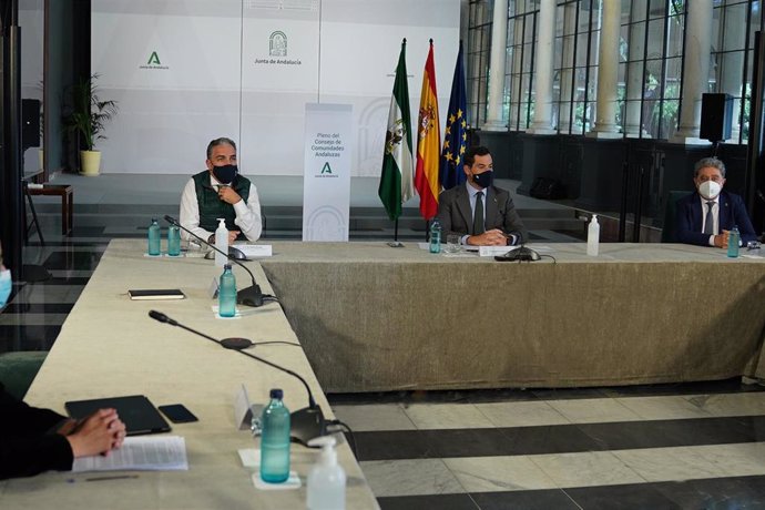 Foto de archivo del Pleno del Consejo de Comunidades Andaluzas presidido por el presidente de la Junta, Juanma Moreno.