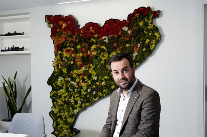 El president de l'ACM i alcalde de Deltebre, Lluís Soler, durant l'entrevista