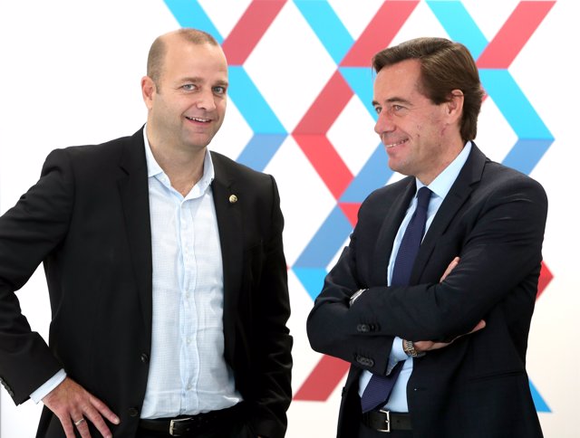 El precandidato a la presidencia del FC Barcelona Xavi Vilajoana con Francesc Rebled, miembro del área institucional de 'Futuro con ADN Barça'