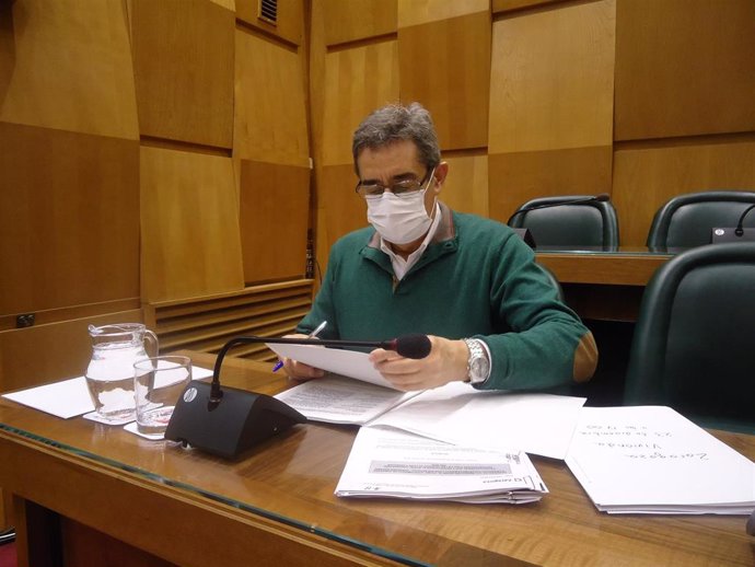 El portavoz de Vox en el Ayuntamiento de Zaragoza, Julio Calvo.