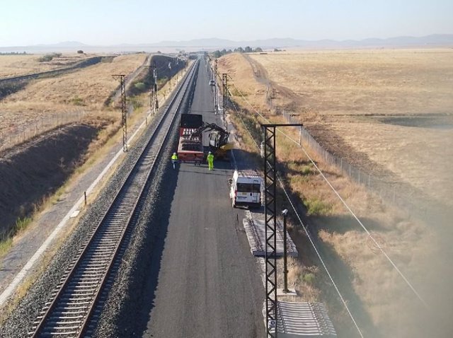 Imagen montaje de doble vía de alta velocidad en la provincia de Cáceres