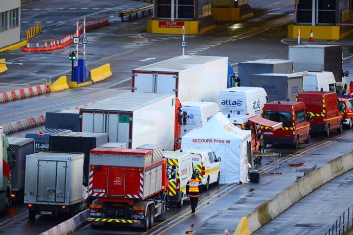 24 December 2020, England, Dover: Vehicles move into the departure area at the port of Dover where coronavirus (COVID-19) tests are carried out, travellers must show a negative test result carried out within the past 72 hours in order to be able to cros