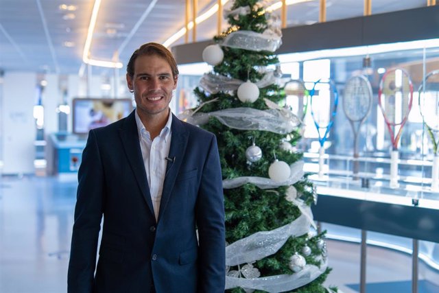 El tenista español Rafa Nadal desea una feliz Navidad desde su Rafa Nadal Academy by Movistar