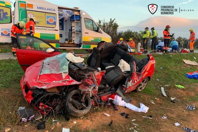 Accidente de tráfico en Mollina en el que han intervenido efectivos del Consorcio Provincial de Bomberos de Málaga