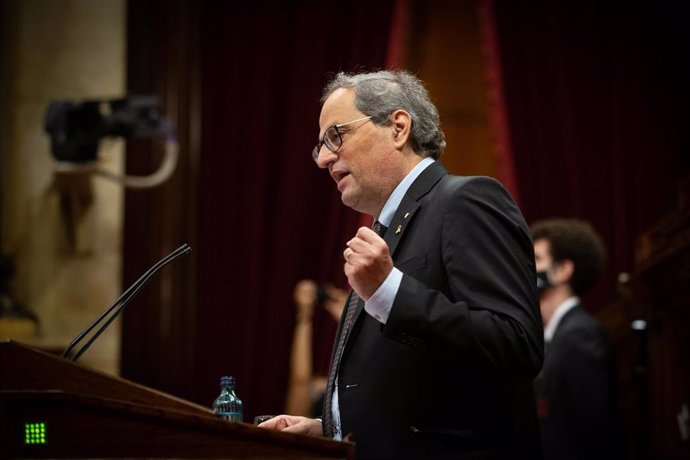 El ya expresidente de la Generalitat Quim Torra interviene durante una sesión plenaria monográfica en el Parlament sobre su inhabilitación, en Barcelona