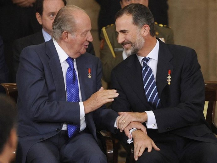King Felipe VI of Spain (R) and King Juan Carlos (L) attend the 30th Anniversary of Spain being part of European Communities at the Royal Palace on June 24, 2015 in Madrid, Spain