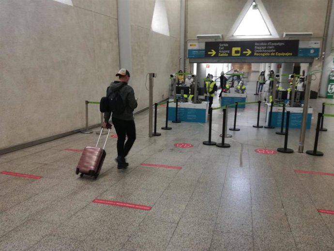 Control de pasajeros internacionales en el aeropuerto de Palma.