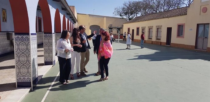 La consejera de Igualidad, Rocío Ruiz, en una imagen de archivo visita un centro de menores en Jerez de la Frontera (Cádiz).