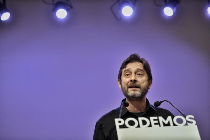 El portaveu de Podem i secretari de la formació per a relacions amb la Societat Civil, Rafa Mayoral, en una roda de premsa a la seu del partit.